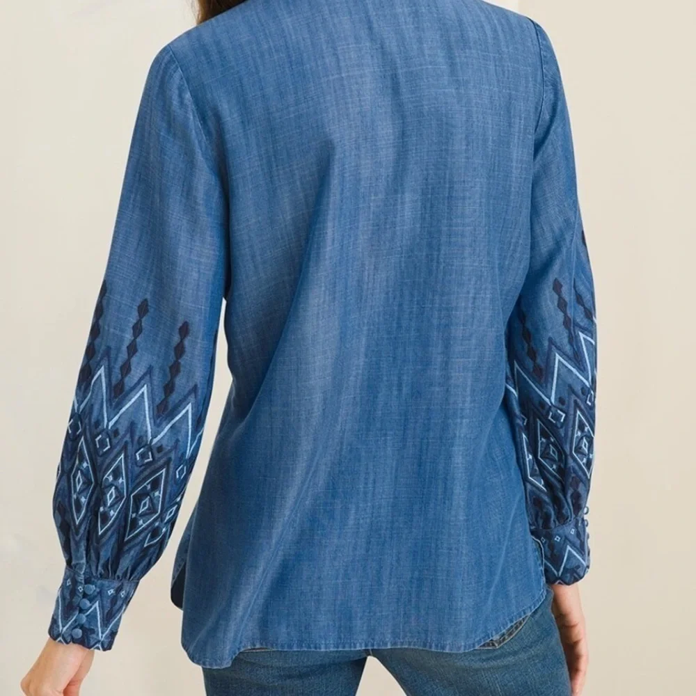 💕 Chico's Embroidered-Sleeve Top Denim Blue Size 0 - Picture 2 of 10